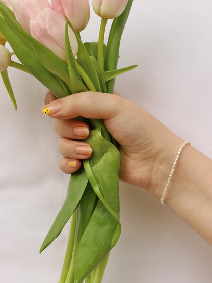 Cher's Bracelet: Thin, simple and classy freshwater pearl bracelet.