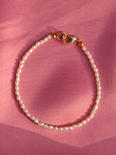 Cher's Bracelet: Thin, simple and classy freshwater pearl bracelet.